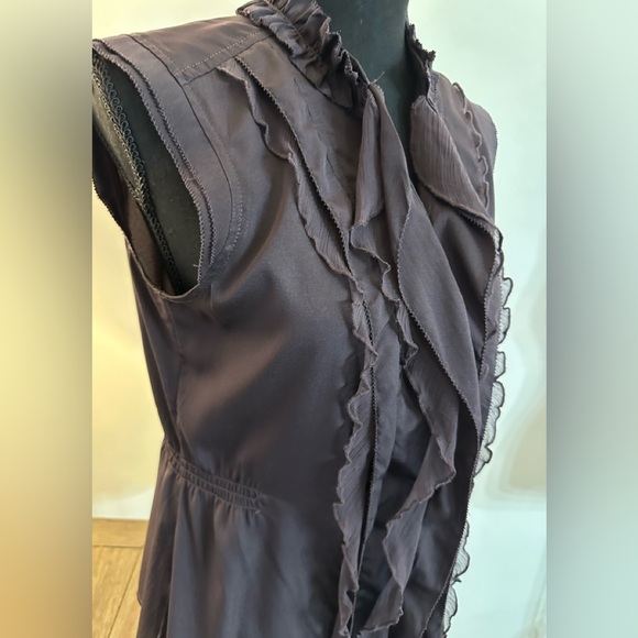 Converse One Star Tuxedo Ruffled Sleeveless Blouse - Size M - Picture 2 of 10